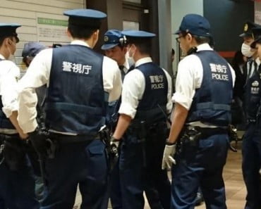 Cảnh sát Nhật bắt giữ 10 người Việt Nam vì nghi tàng trữ chất ma túy