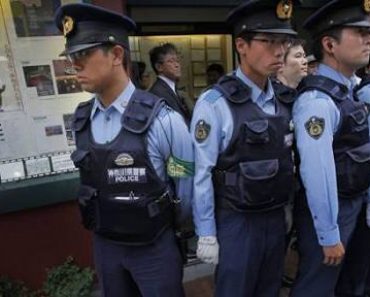 Bắt nhóm người Việt trộm đồ Uniqlo ở Nhật Bản