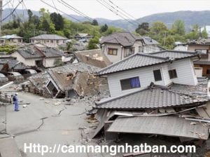 Động đất ở Kumamoto làm nhà sập hoàn toàn