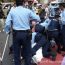 Video Nhật xảy ra vụ dùng dao kè cổ cướp điện thoại trên đường vào sáng sớm