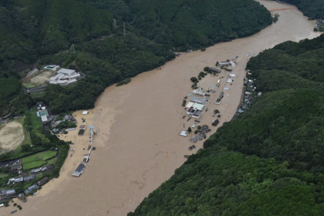 Nhiều khu vực bị ngập trong nước lũ
