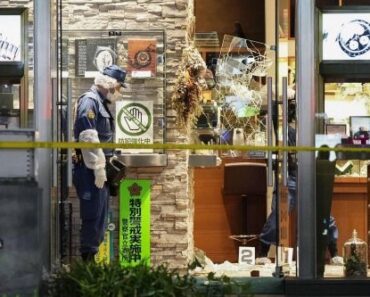 Nhật Bản: Dùng xà beng phá kính, cướp tiệm đồng hồ hạng sang giữa Tokyo