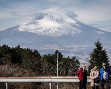 Nhật Bản giới hạn du khách tới địa điểm nổi tiếng tại Núi Phú Sĩ