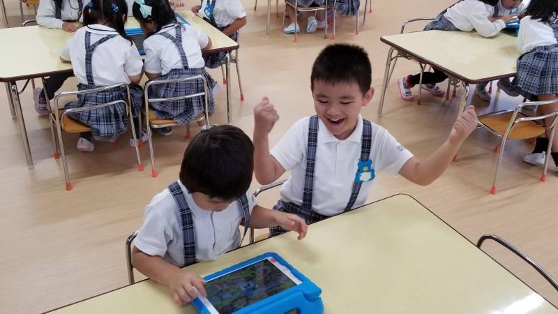Học sinh Nhật Bản làm quen với máy tính bảng