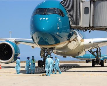 Vietnam Airlines đón 12 công dân người Việt mắc kẹt tại Nhật Bản do dịch COVID-19 về nước