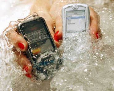 Hầu hết điện thoại ở Nhật Bản đều chống nước và lý do đằng sau thật ‘điên rồ’