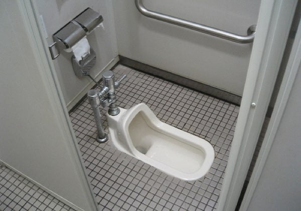 Nhà vệ sinh kiểu ngồi ở Nhật Bản