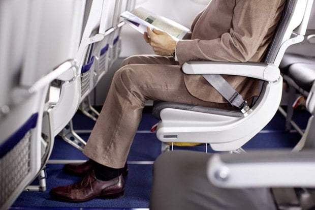 Thói quen khi ngồi trên máy bay hay tầu điện của bạn là gì