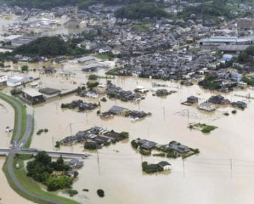 Hứng mưa lũ lịch sử, Nhật Bản phải sơ tán gần 1 triệu người