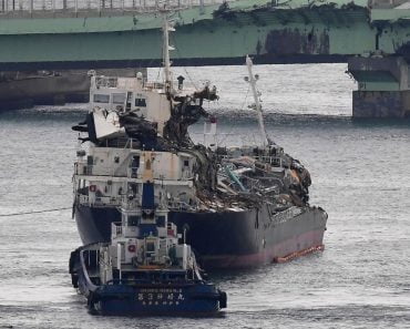 Nhật dùng tầu thuỷ cao tốc để giải cứu hành khách bị cô lập tại sân bay Kansai giữa biển