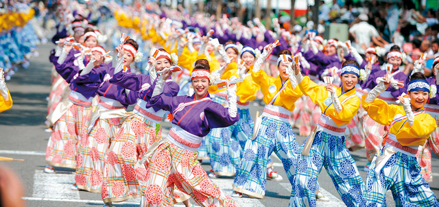 Không khí vui tươi và sôi nổi của các hội mùa hè Nhật Bản