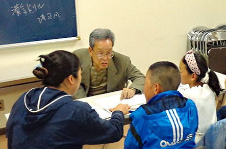 Lớp ban đêm ở Nhật giúp các học sinh nước ngoài thích nghi tốt hơn cho việc học ở trường. Ảnh: nippon.com
