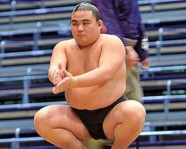 Nhiều bệnh viện Nhật lúng túng, một đô vật Sumo qua đời vì Covid-19