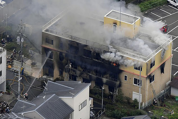 Tòa nhà 3 tầng của xưởng phim Kyoto bắt đầu cháy lúc 10h40 sáng 18/7 và được dập tắt sau hai tiếng. Ảnh: AP.